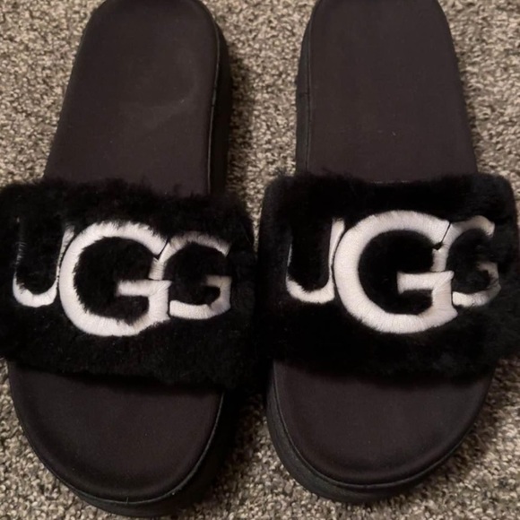 UGG Slides - Picture 1 of 2
